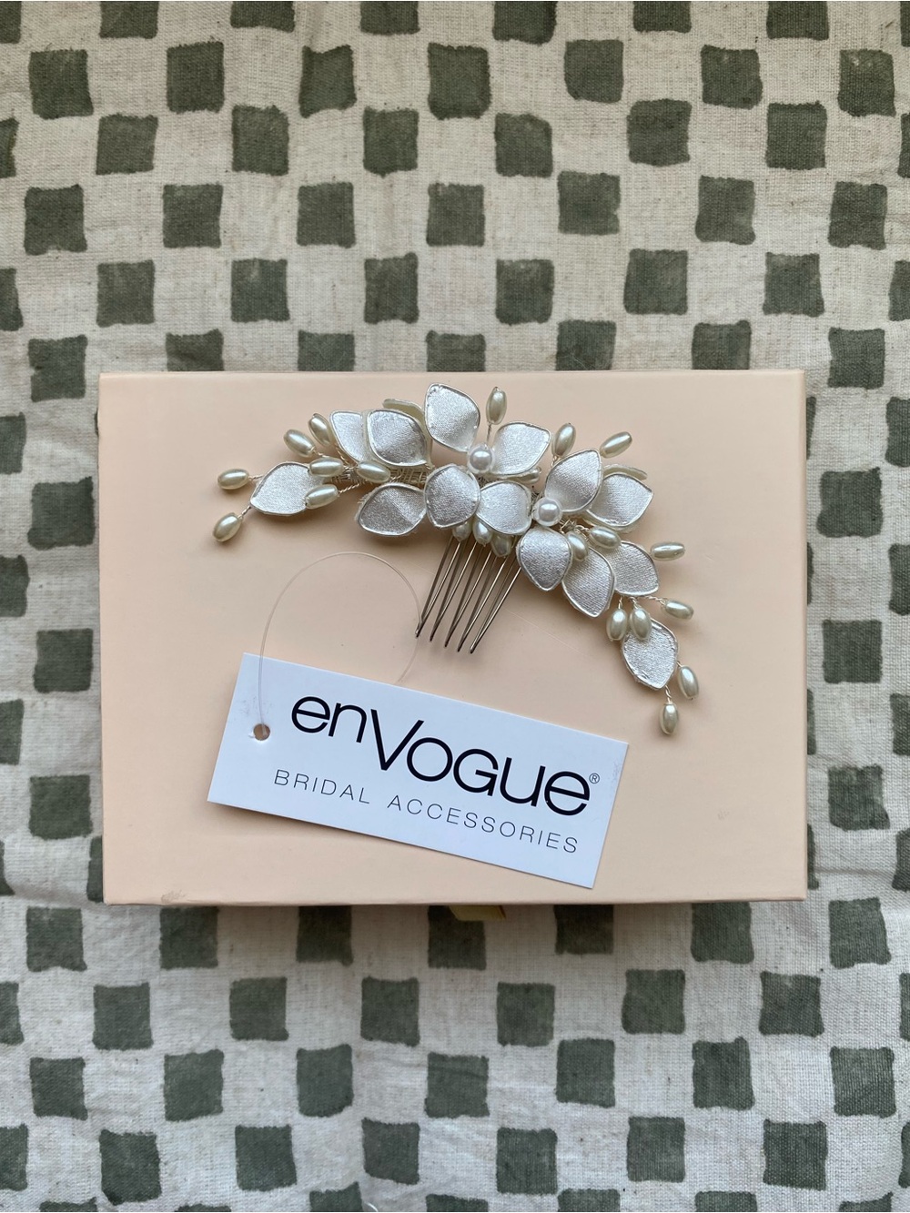 enVogue Pearl and Ivory Floral Bridal Hair Comb
